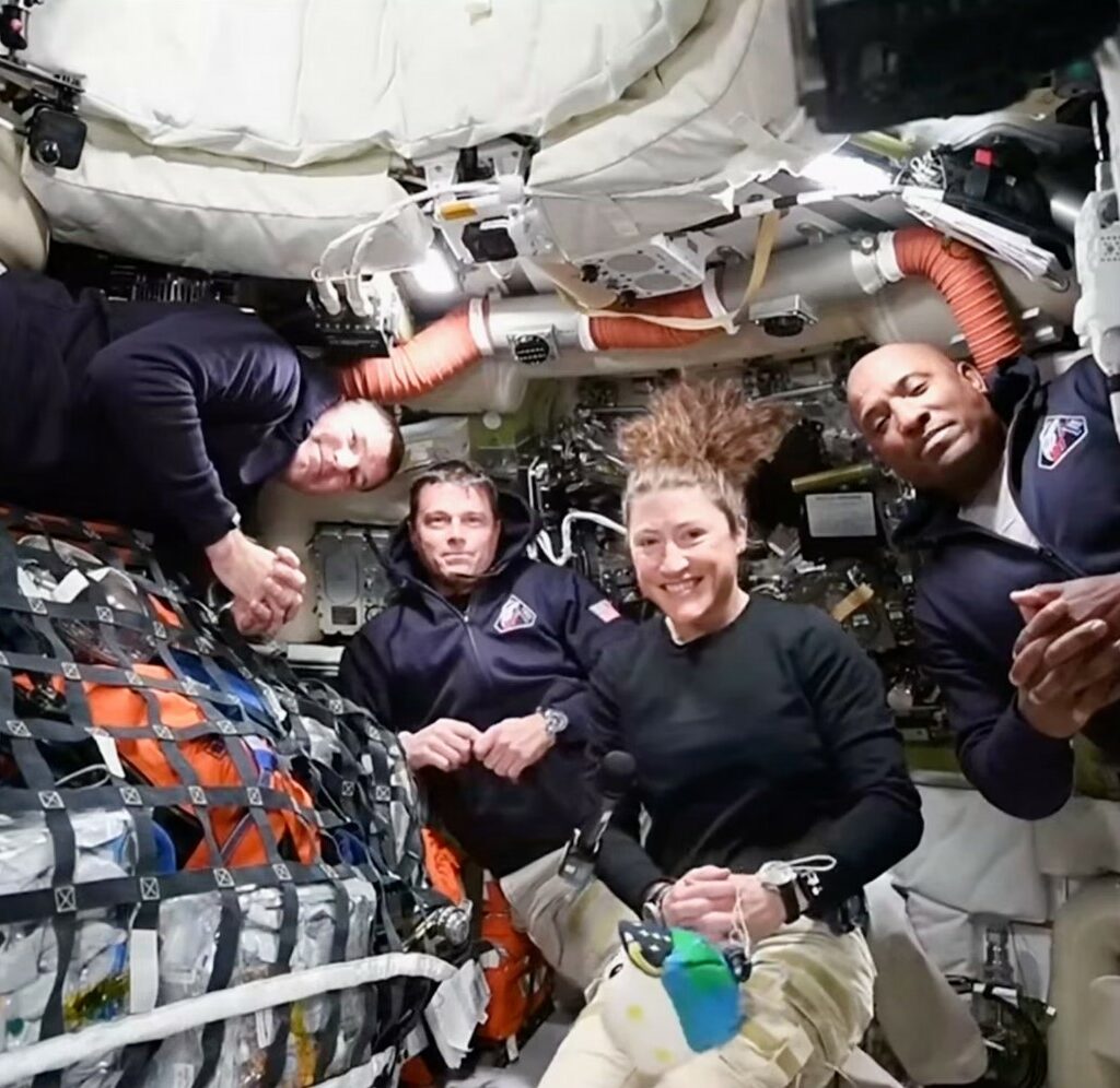 Астронаутите од „Артемис II“ се упатија кон Месечината откако се ослободија од орбитата на Земјата