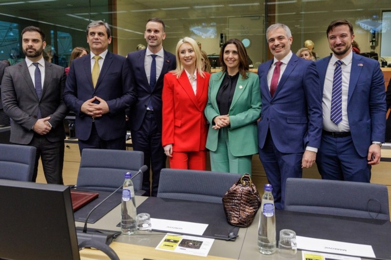 Црна Гора е сѐ поблиску до ЕУ