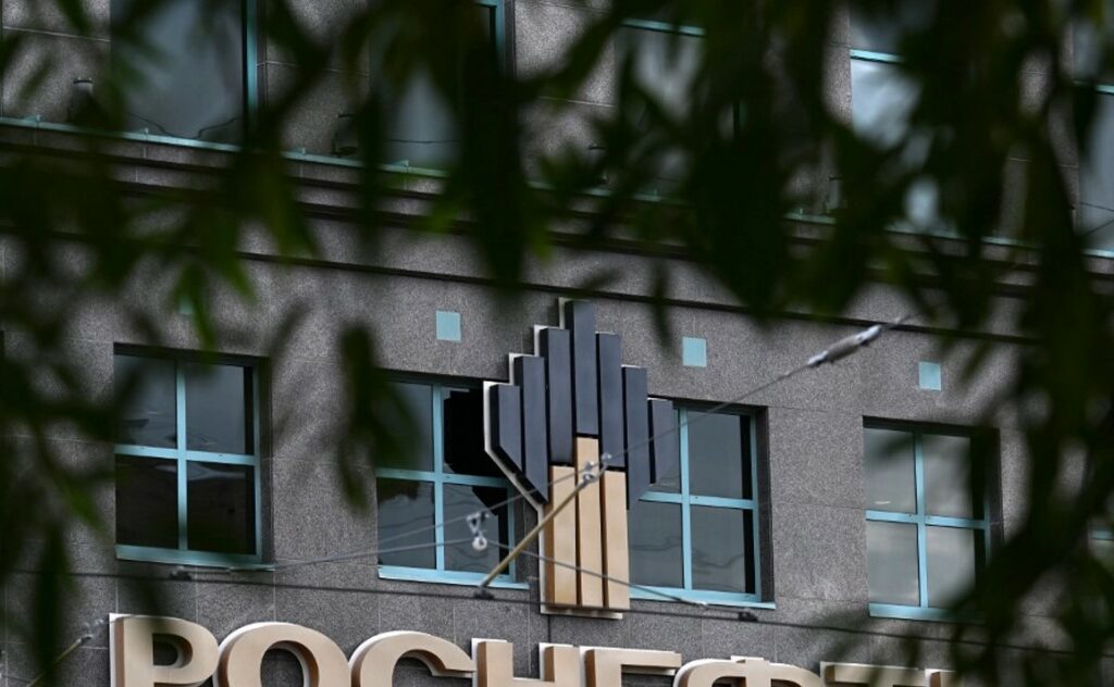 Рускиот нафтен гигант „Роснефт“ објави пад од 73 проценти на приходите