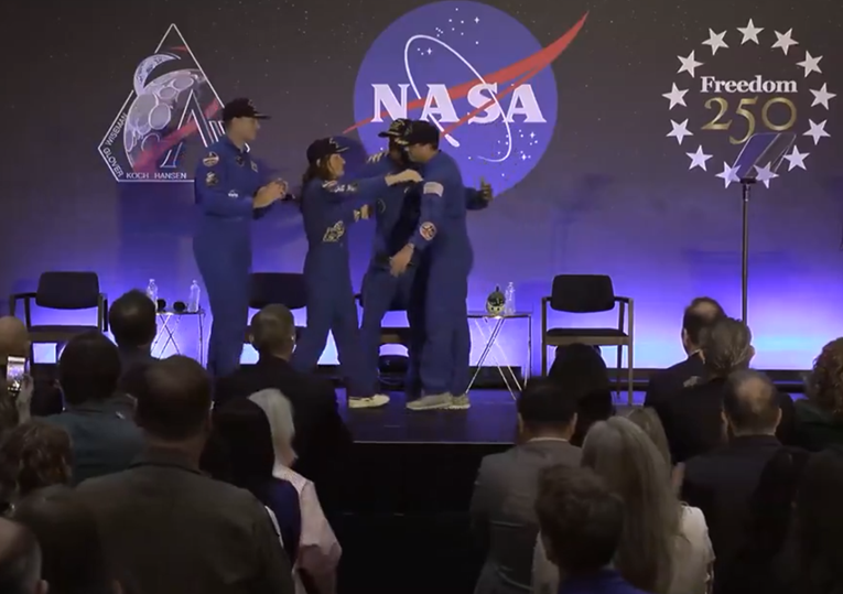 Екипажот на „Артемис 2“ пречекан во Хјустон со стоечки овации (видео)