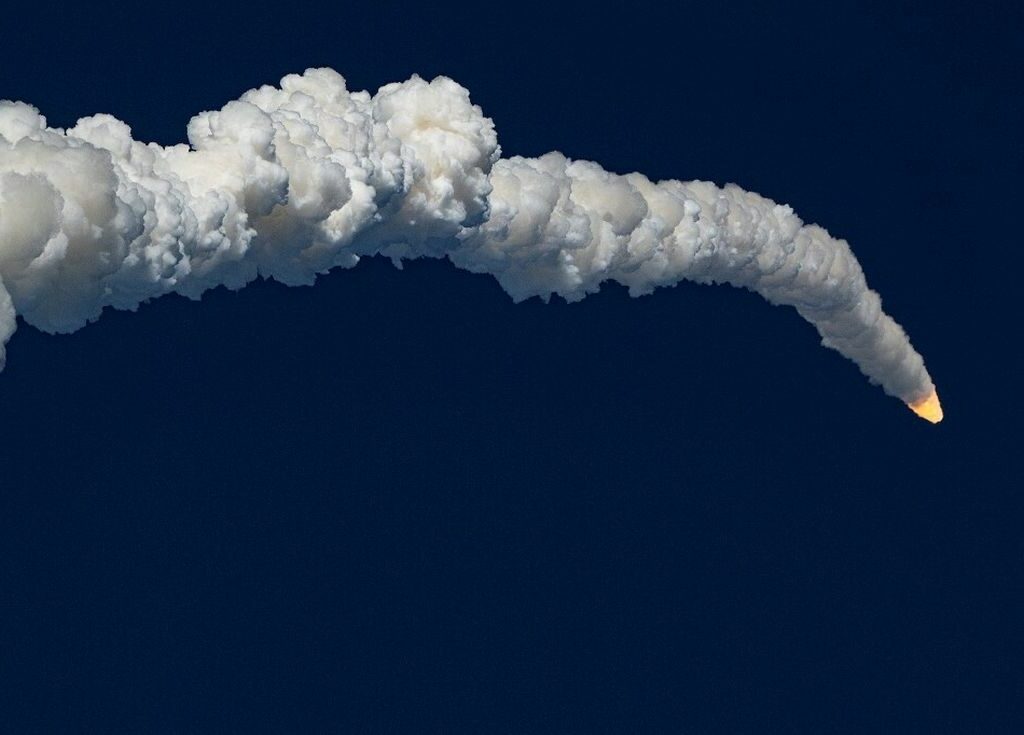 Астронаутите на „Артемис 2“ ја напуштија орбитата на Земјата и се упатија кон Месечината