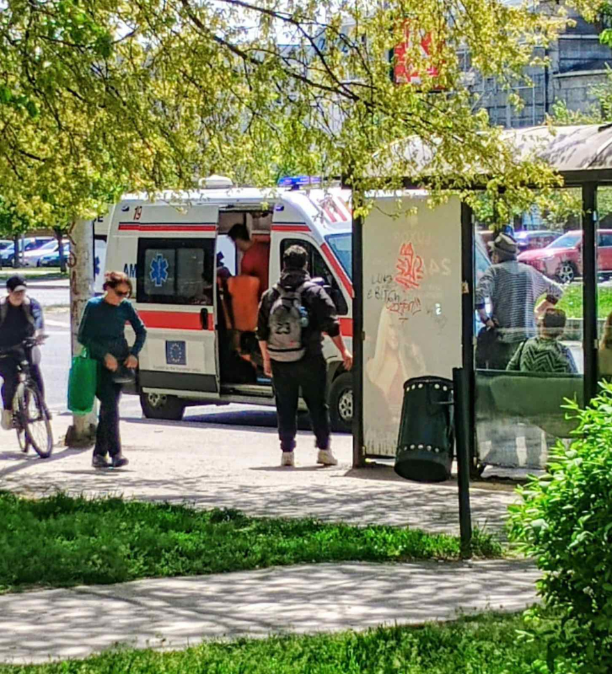 Маж искасан од глутница кучиња попладнево во Ново Лисиче, граѓаните бараат итни мерки