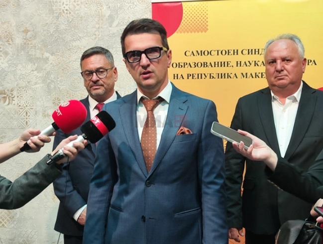 Јовески: И приватниците треба колективно да се договараат со своите работници