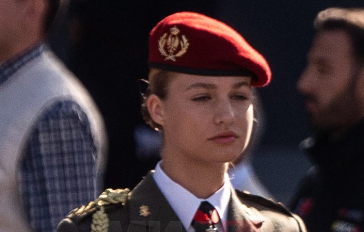 Шпанската престолонаследничка пилотираше со борбен авион