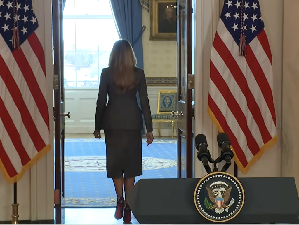 Советник на Меланија Трамп: Таа сака да биде застапник и предводник на жртвите на Епштајн