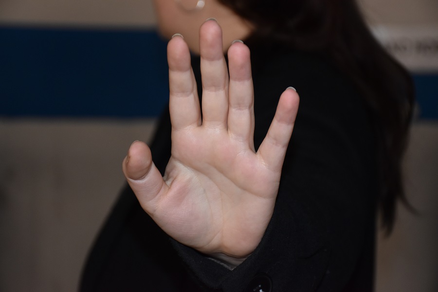 Маќ ја нападнал сопругата и куќето во Центар, се заканувал и на синот