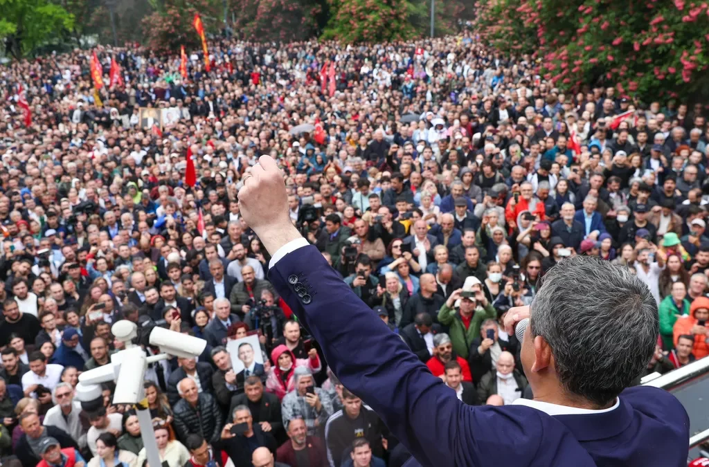 Судири и протести во Турција по отстранувањето на раководството на опозицијата