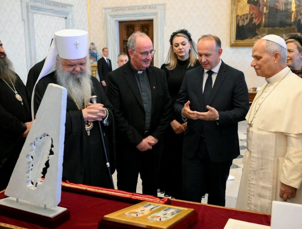 Африм Гаши и архиепископот Стефан на аудиенција кај папата Лав XIV
