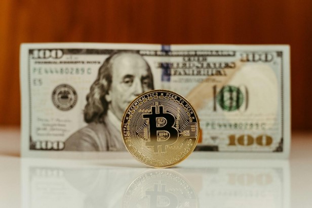 Што, всушност, значи да се конвертира BTC во американски долар?