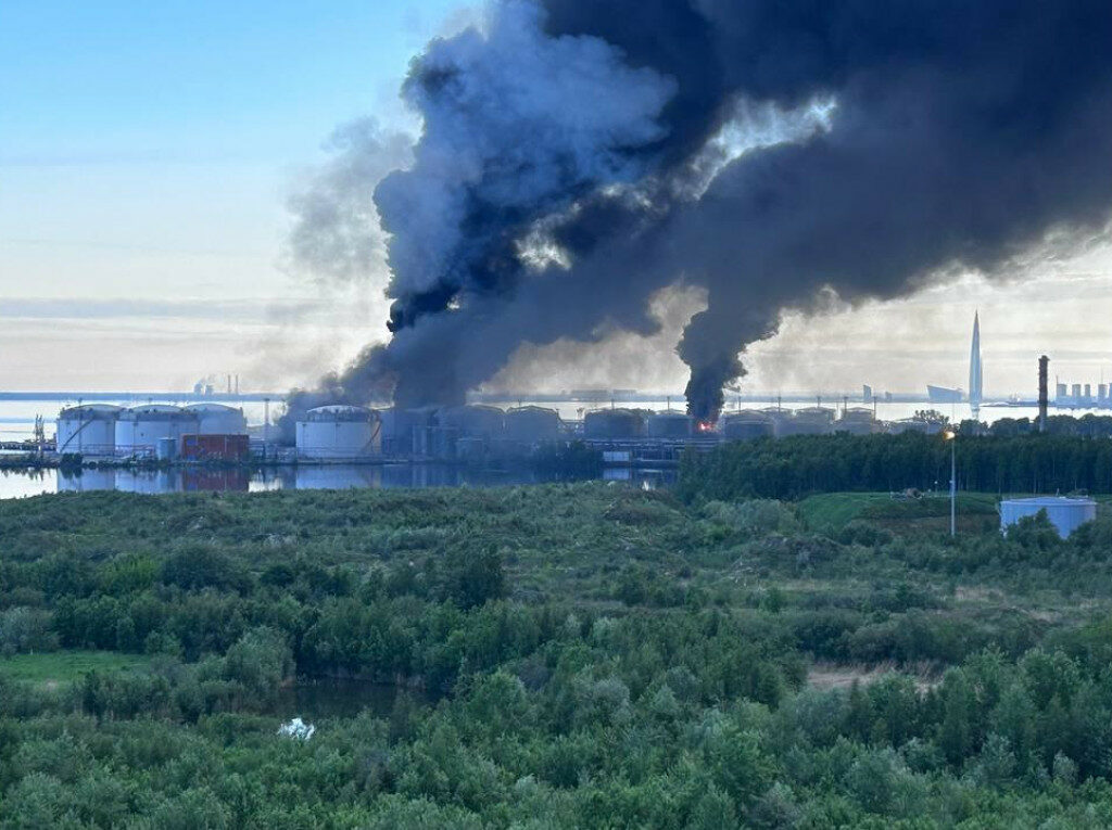 Украински дронови го погодија Петербург, додека во градот се овора „Рускиот Давос“