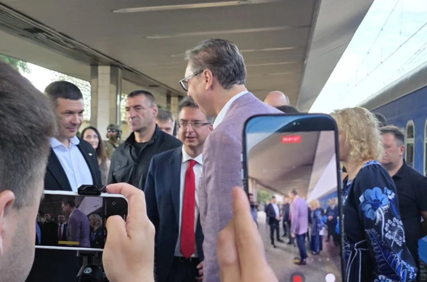 Сите во Киев, Мицкоски во Сарај!