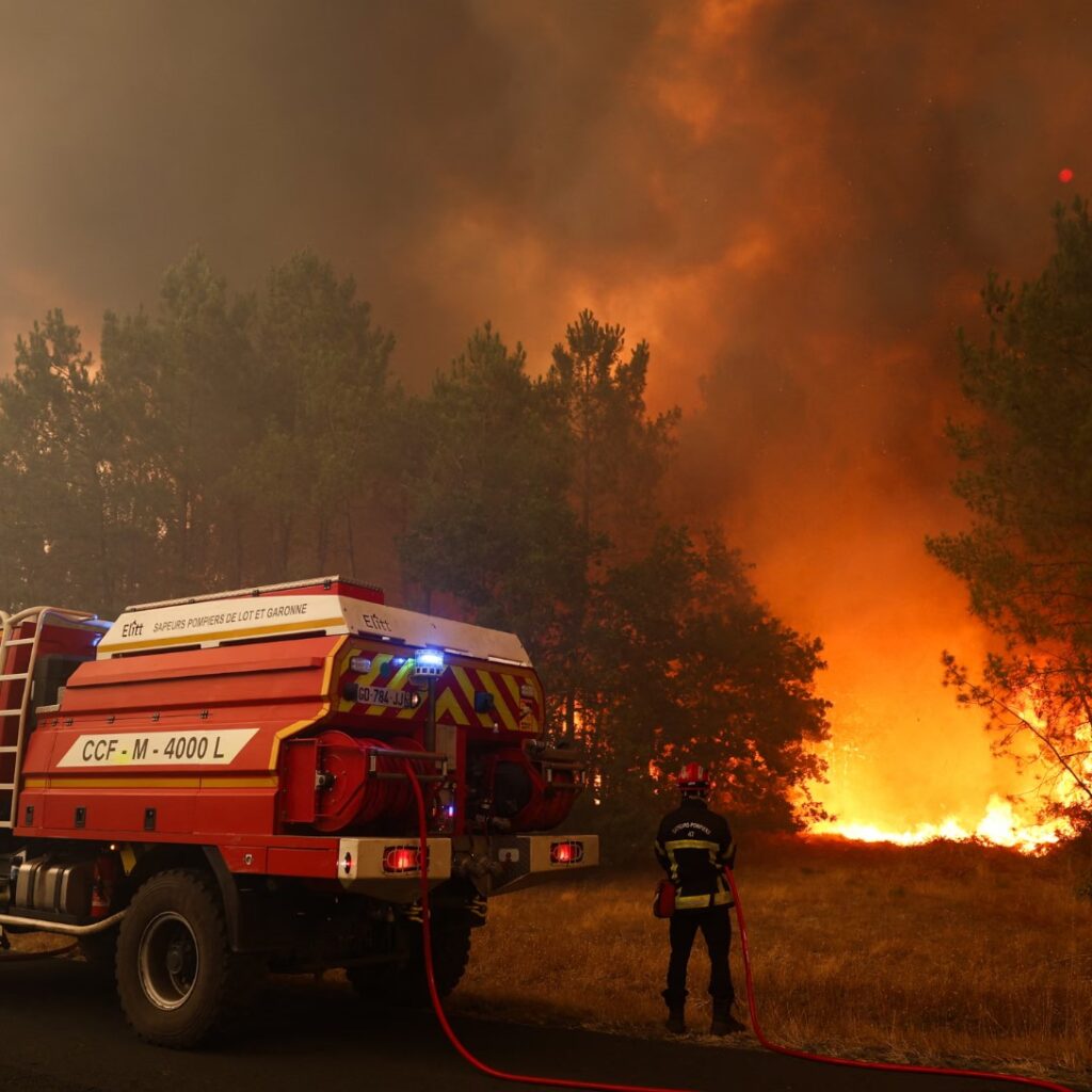 Огнената стихија се приближи на само 15 километри од Бордо. Макрон свика кризен состанок