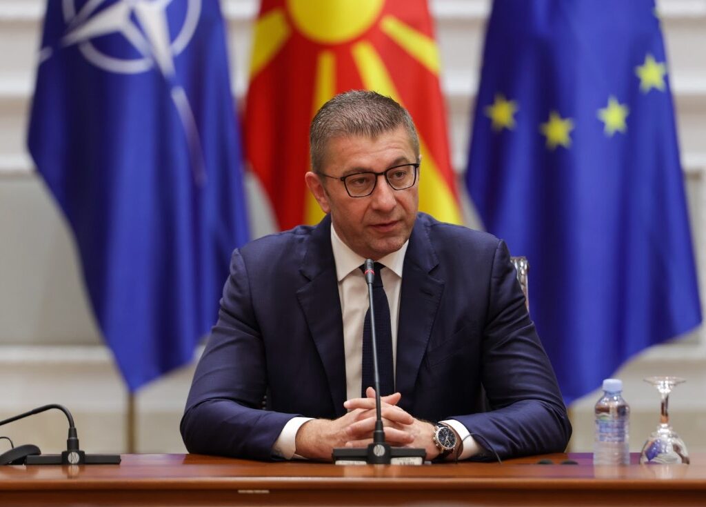 Мицкоски ја обвини опозицијата дека не ја сака Македонија