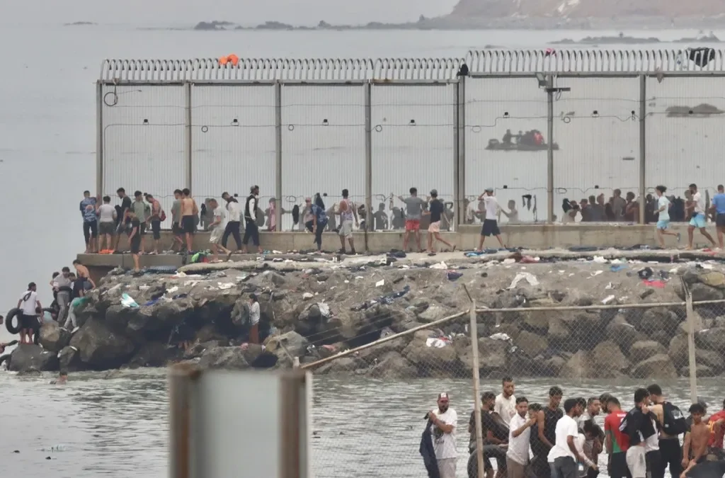 Шпанија ќе гради 500 метри заштитна бариера на морската граница