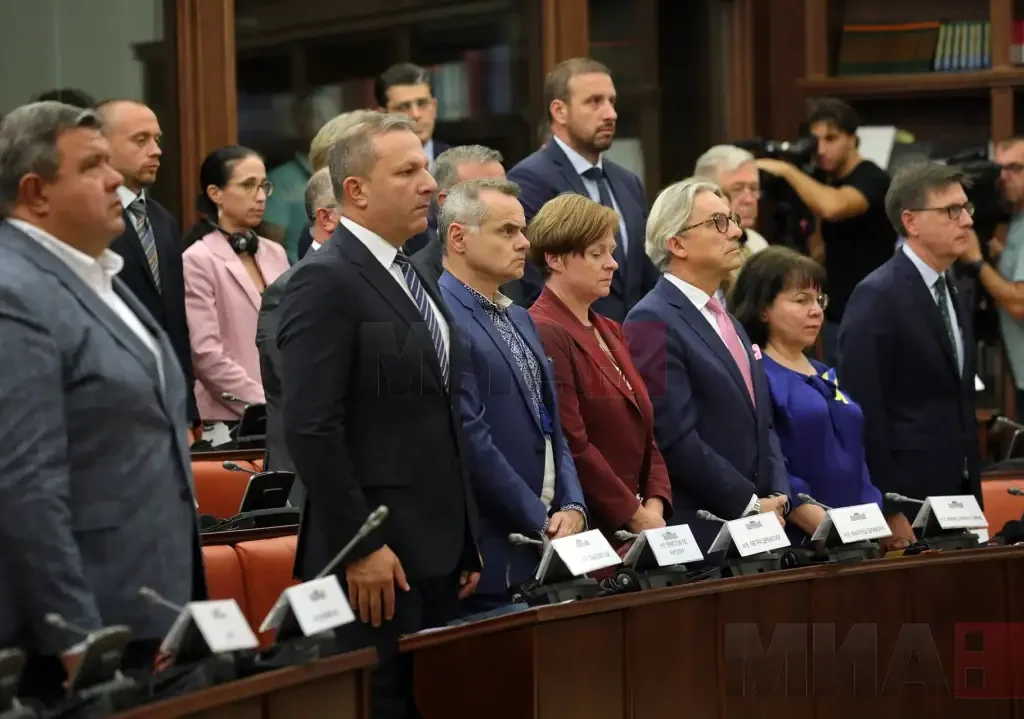 Пратениците Албанци не присуствуваа на одбележувањето на украинската независност, лути се