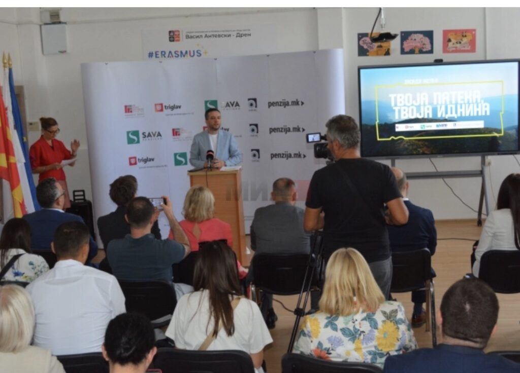 Пензиската и финансиската писменост треба да им се доближи на младите