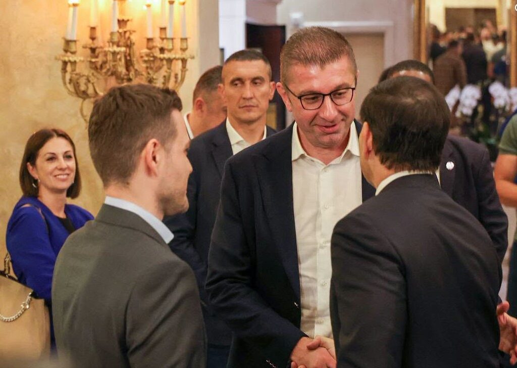 Американски сновиденија на Мицкоски, „шефот на Елитата“: реакција на ЛДП