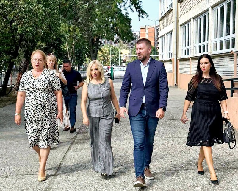 Јаневска: Нема скратување на часови во училиштата без жолта фаза