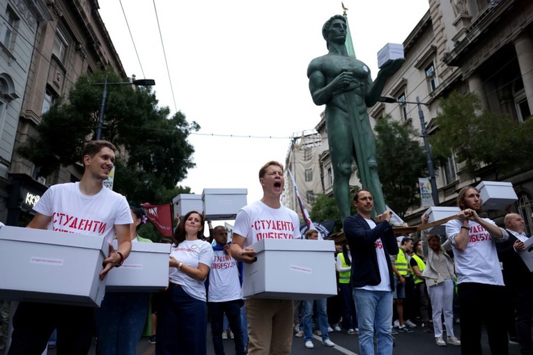 Студентите објавија план од 11 точки за Србија: Лустрација, полициска чистка, РТС